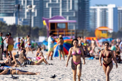 Miami Beach lanza programa piloto para venta de alcohol en sus playas públicas