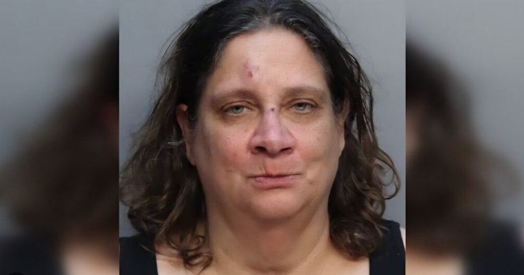 Mujer armada con cuchillo intenta irrumpir en el Ayuntamiento de Doral
