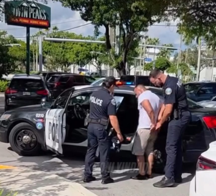 Fanático de los Dolphins arrestado tras pelea en Twin Peaks de Doral