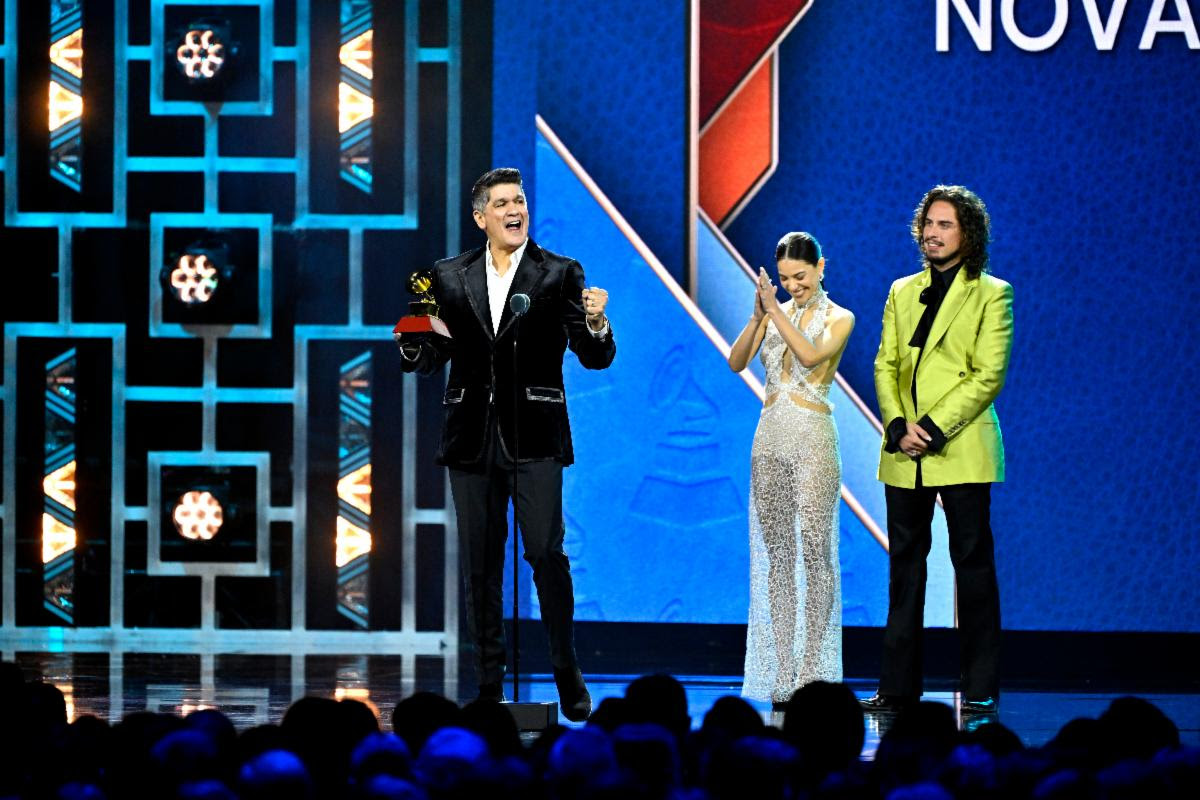 Eddy Herrera gana Latin Grammy por Novato Apostador